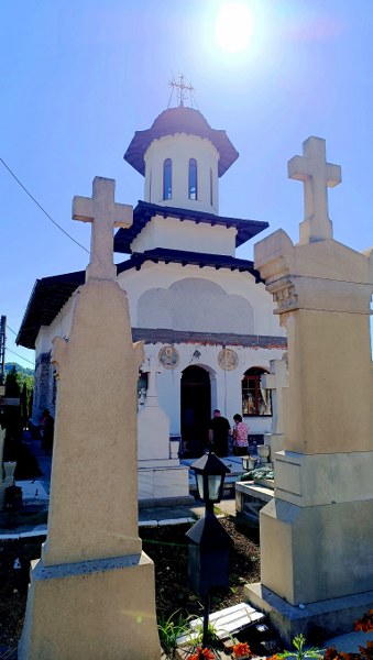4_339x600.jpg