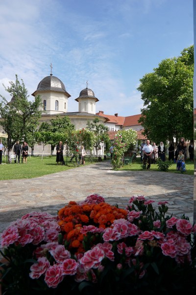 11_400x600.jpg