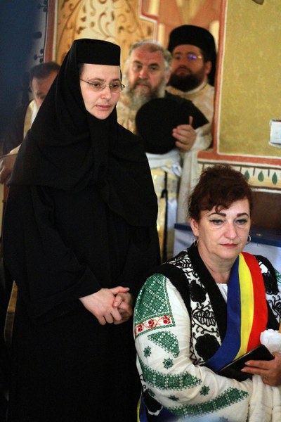 51_400x600.jpg