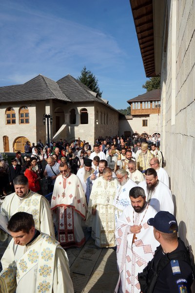10_400x600.jpg