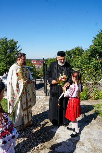 2_400x600.jpg