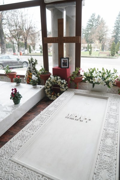 9_400x600.jpg