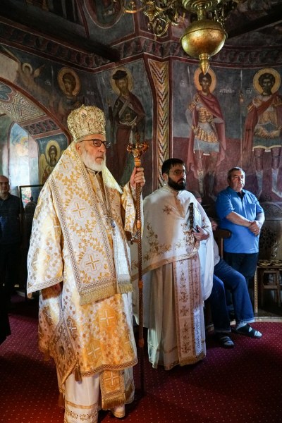 2_400x600.jpg