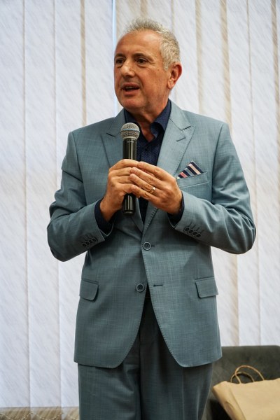 32_400x600.jpg