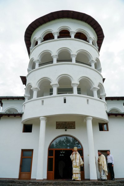 28_400x600.jpg