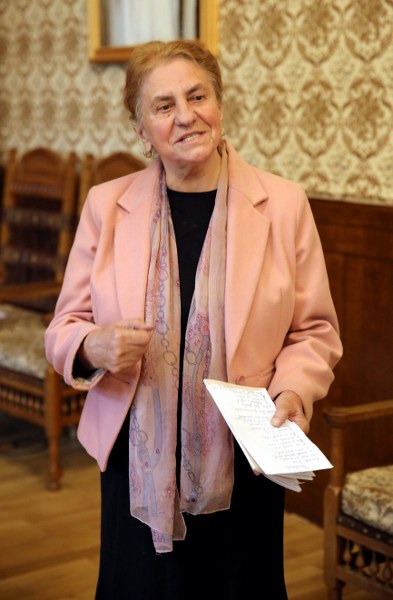 79_393x600.jpg