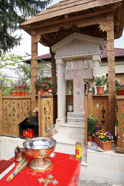 32_400x600.jpg