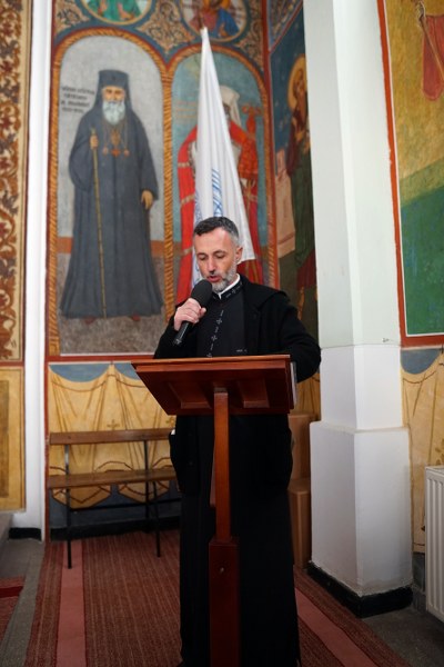 8_400x600.jpg