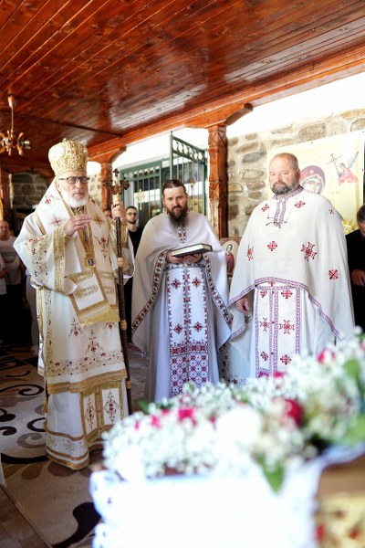 2_400x600.jpg