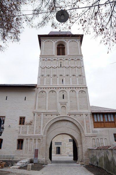 3_400x600.jpg